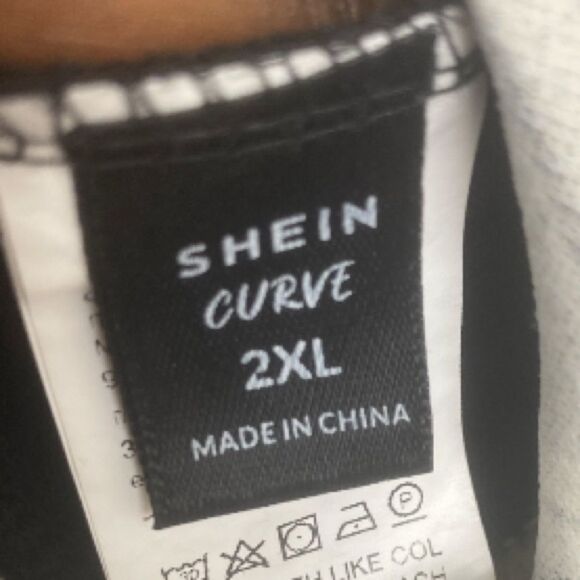 SHEIN Black and White Plaid Sweater// 2XL - Picture 6 of 7